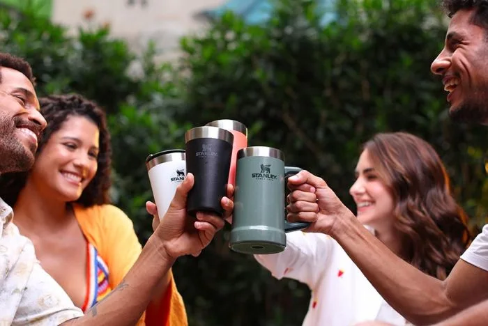 copo stanley ar livre