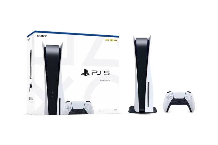 playstation 5 slim com controle na caixa fundo branco
